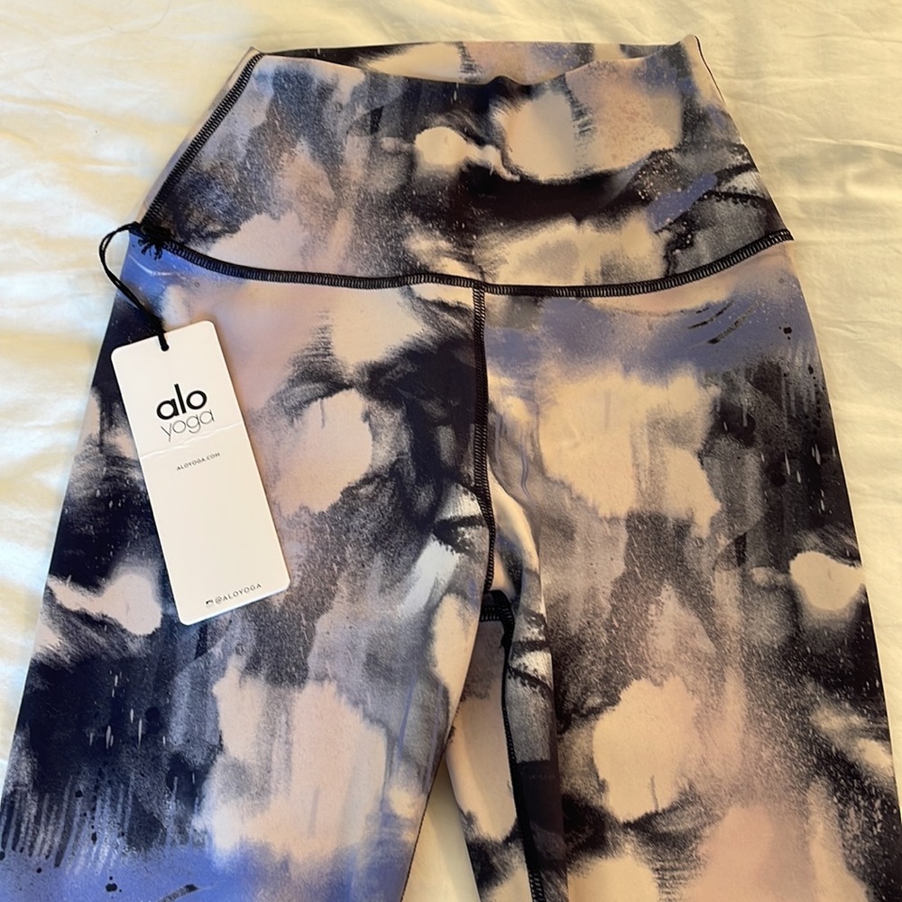 ALO Yoga Vapor High-Waist Graffiti Tie Dye Legging: XS, NWT. Blue/purple/cream.